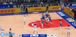 連續吃癟！克里斯先是籃下被李炎哲大帽&又被李炎哲生斷